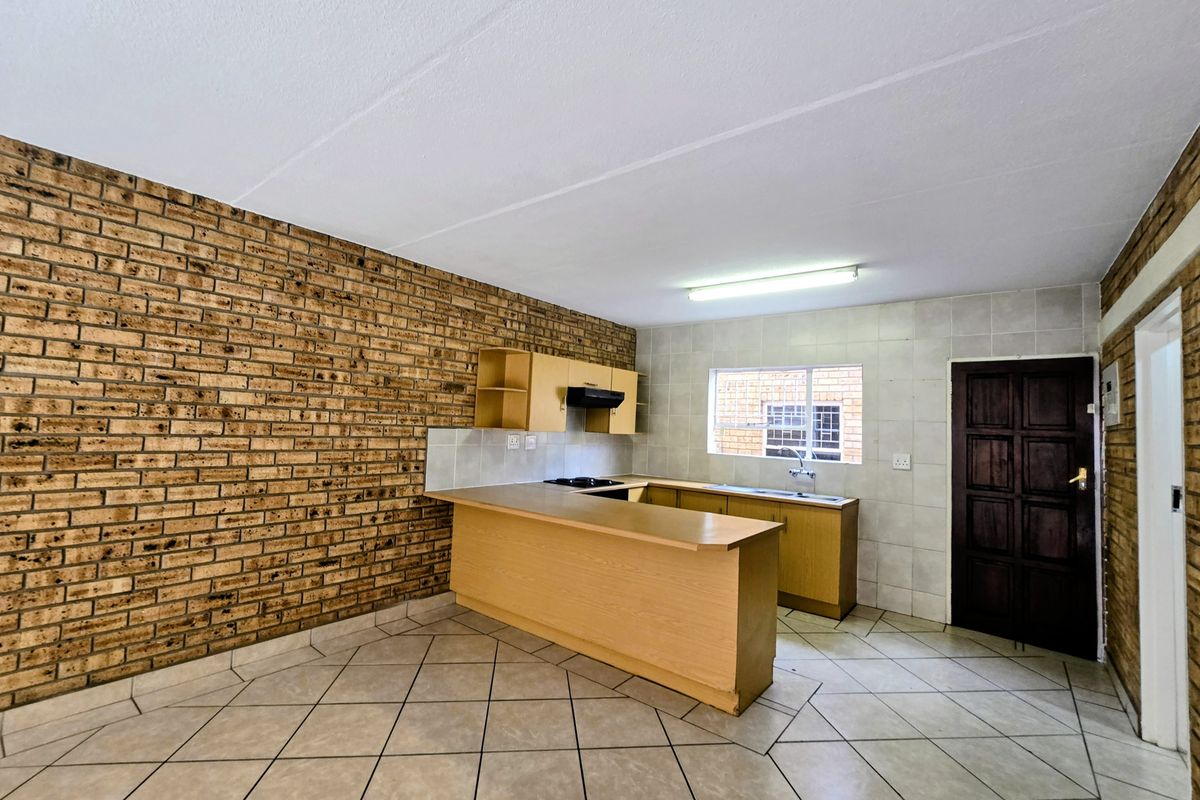 Modern 2-Bedroom, 2-Bathroom Two-Story Unit - Photo 2