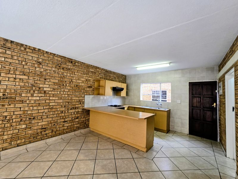 Modern 2-Bedroom, 2-Bathroom Two-Story Unit - Photo 2