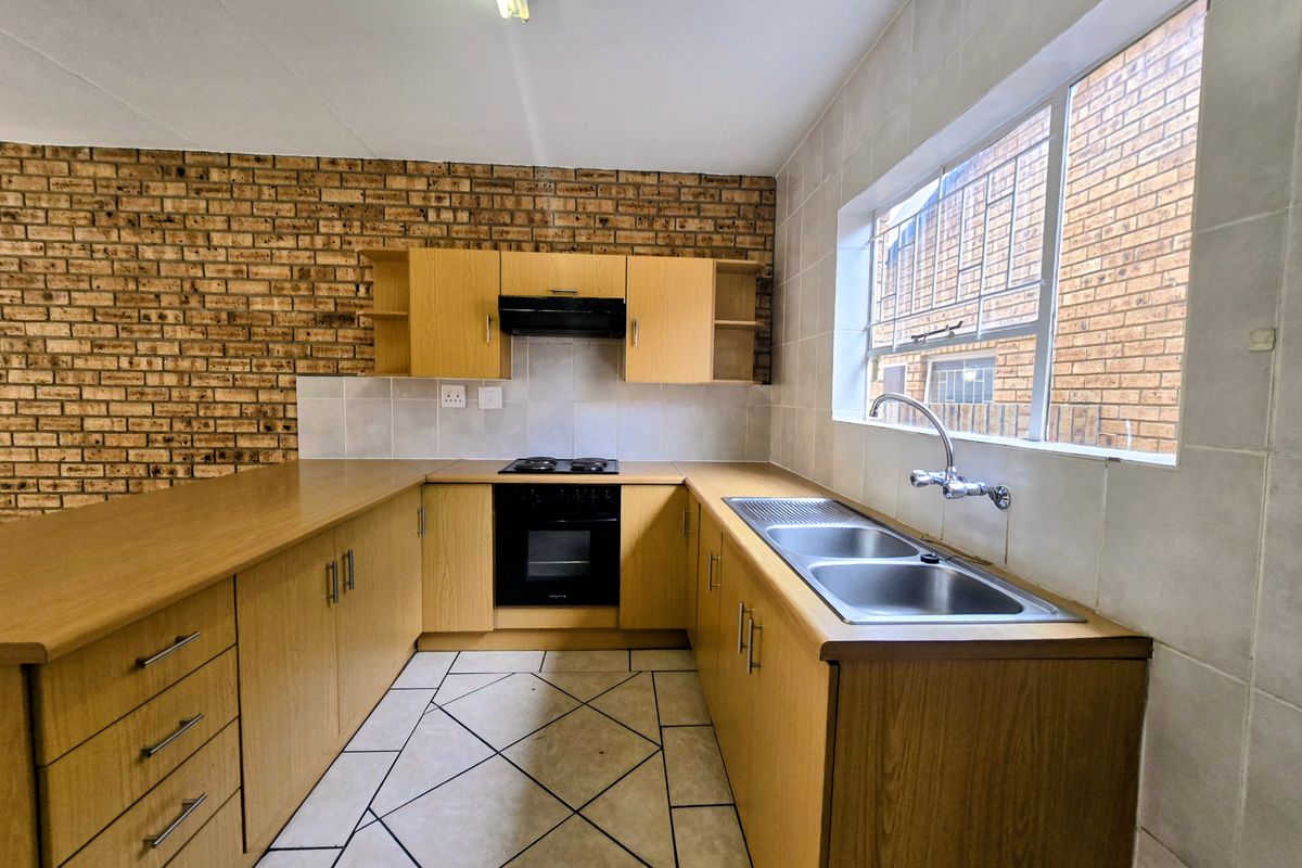 Modern 2-Bedroom, 2-Bathroom Two-Story Unit - Photo 5