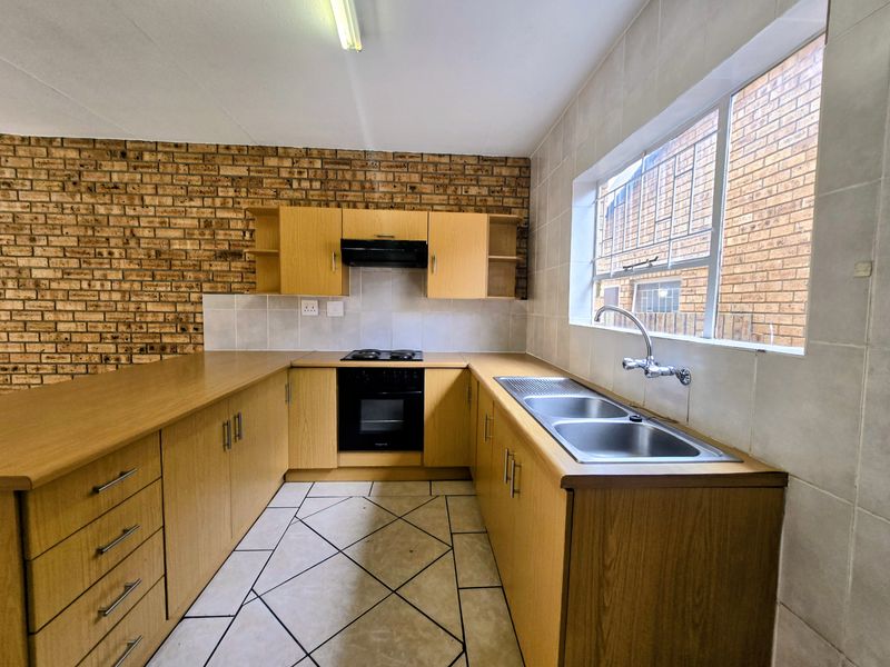 Modern 2-Bedroom, 2-Bathroom Two-Story Unit - Photo 5