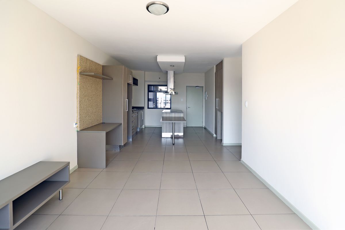Charming 2 Bed 1 Bath Apartment at The Atrium in Rivonia, - Photo 3