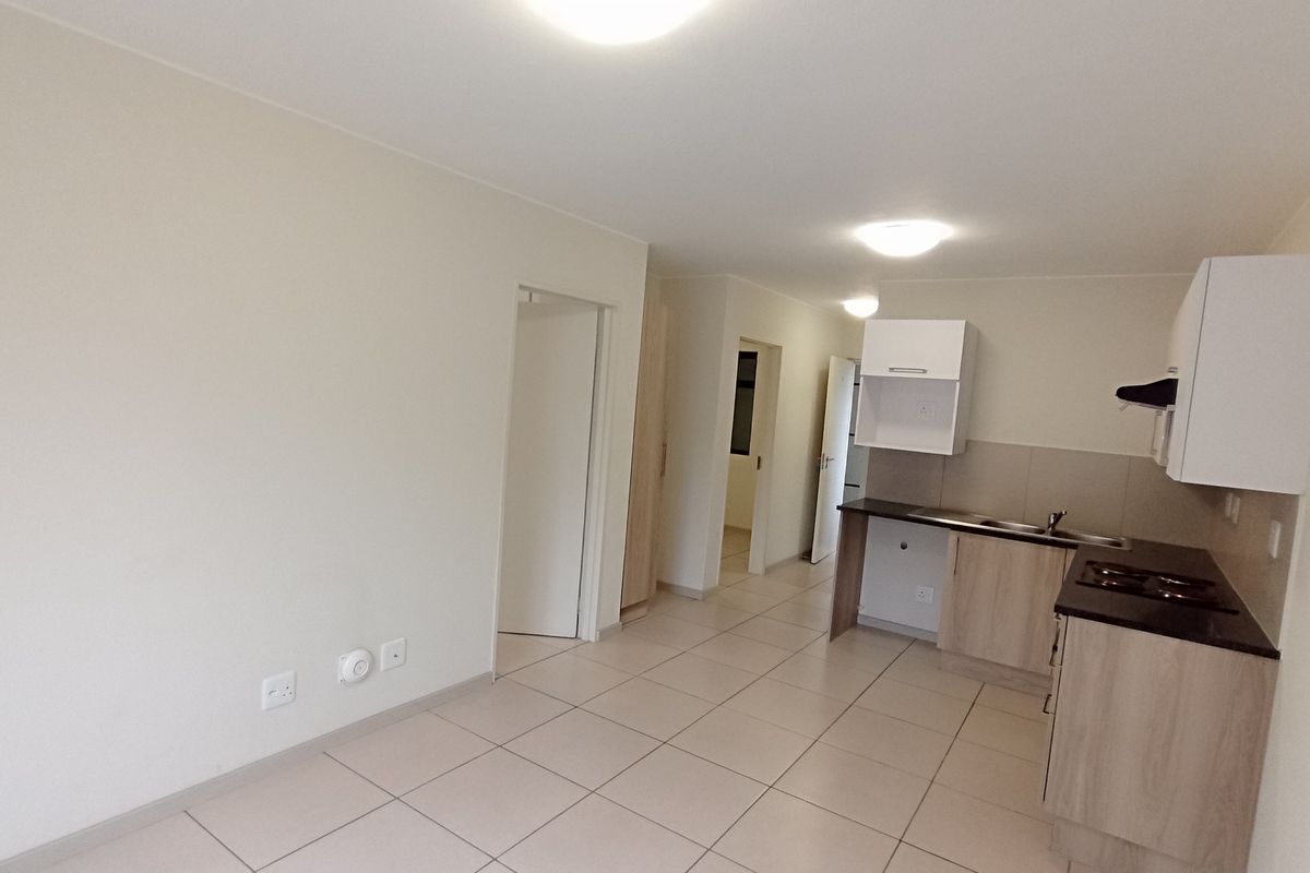 Stylish 2 bedroom 1 bathroom apartment in Rivonia - Photo 4