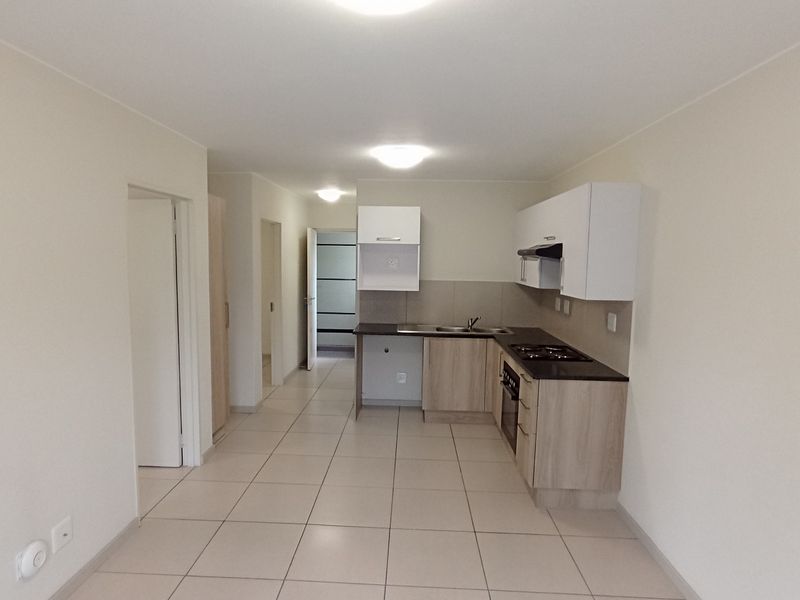 Stylish 2 bedroom 1 bathroom apartment in Rivonia - Photo 2