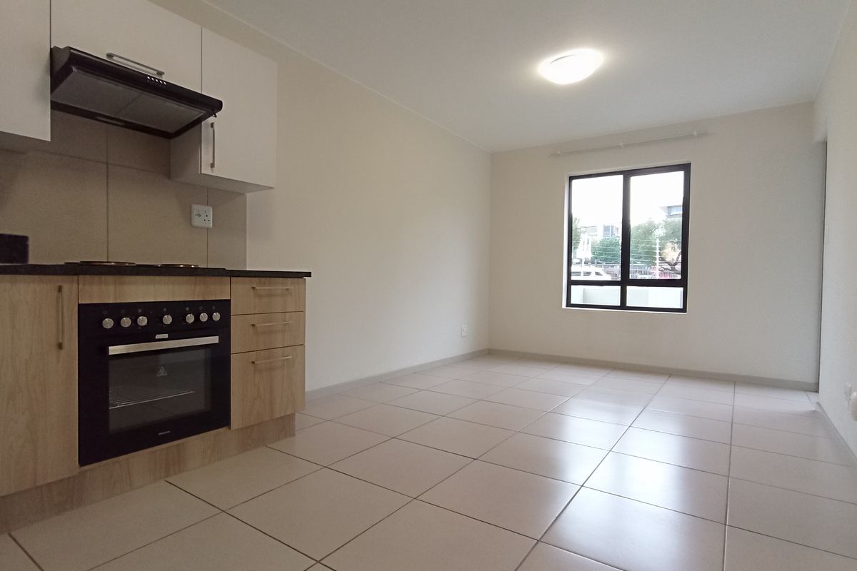 Stylish 2 bedroom 1 bathroom apartment in Rivonia - Photo 5