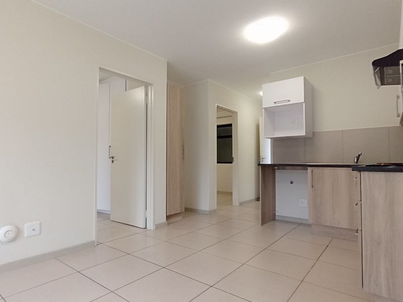 Stylish 2 bedroom 1 bathroom apartment in Rivonia - Photo 10
