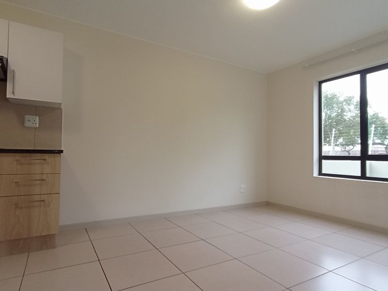 Stylish 2 bedroom 1 bathroom apartment in Rivonia - Photo 7