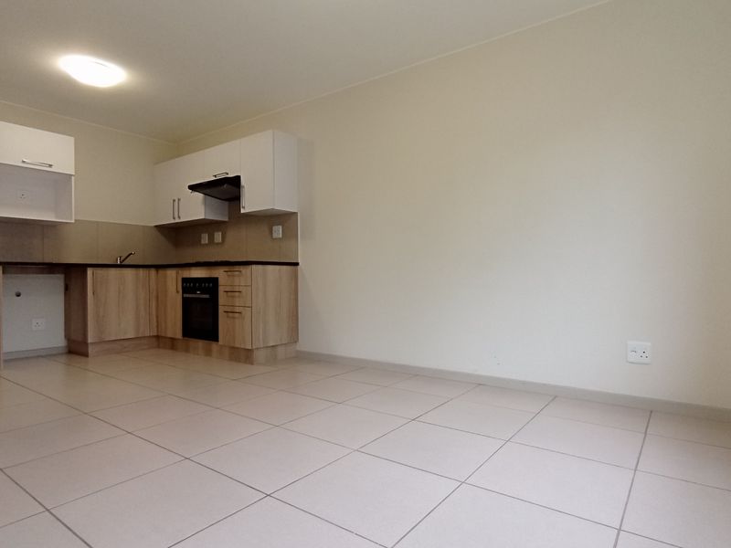 Stylish 2 bedroom 1 bathroom apartment in Rivonia - Photo 8