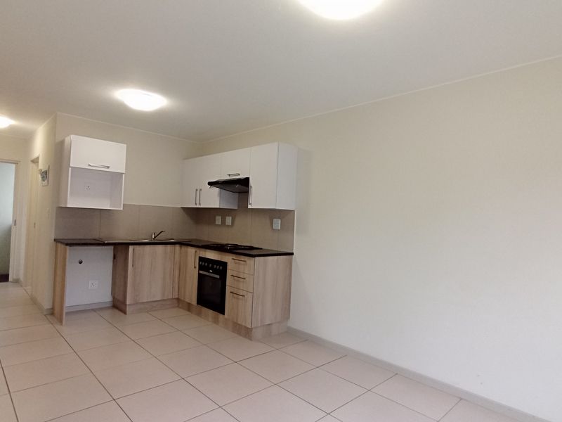Stylish 2 bedroom 1 bathroom apartment in Rivonia - Photo 3