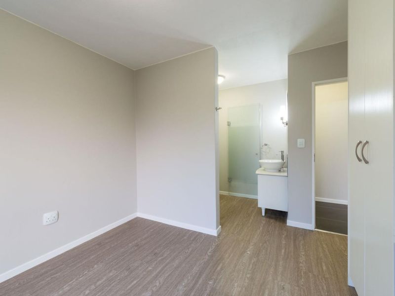 All Offers Considered  – Prime Location. 2 Bedroom 2 Bathroom in a New Development. - Photo 8