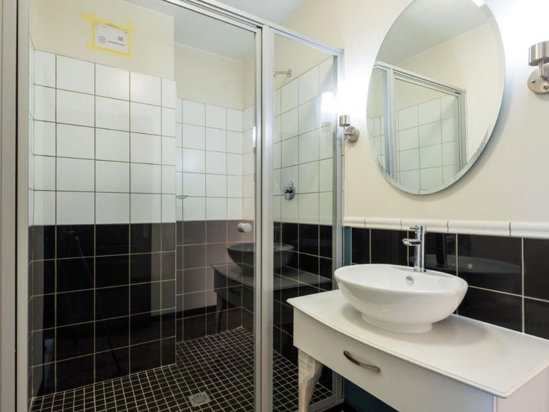 All Offers Considered  – Prime Location. 2 Bedroom 2 Bathroom in a New Development. - Photo 5