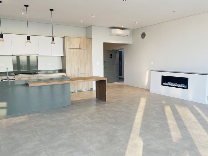 The largest Penthouse on the top floor with a magnificent patio offering the most incredible views - Photo 5