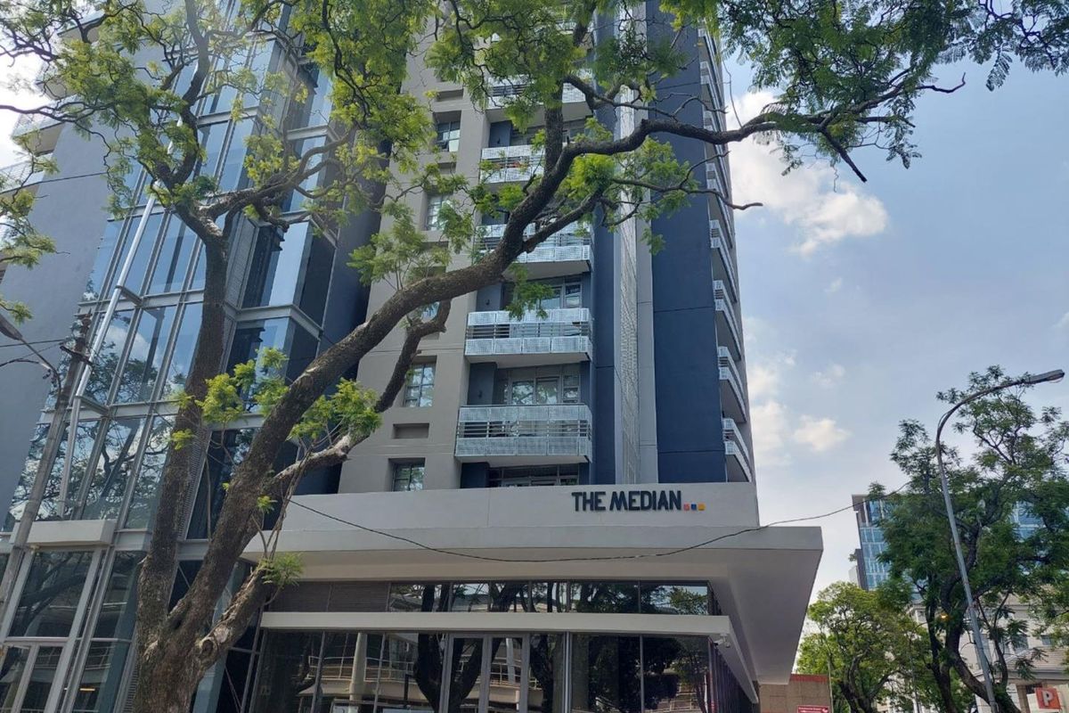 The largest Penthouse on the top floor with a magnificent patio offering the most incredible views - Photo 4