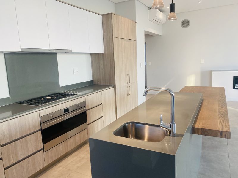 The largest Penthouse on the top floor with a magnificent patio offering the most incredible views - Photo 8