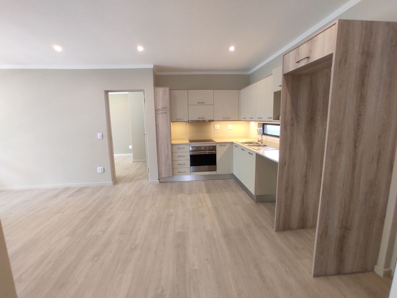 High-end 2 bed 2 bath apartment in The Galleries in the hub of Rosebank - Photo 5