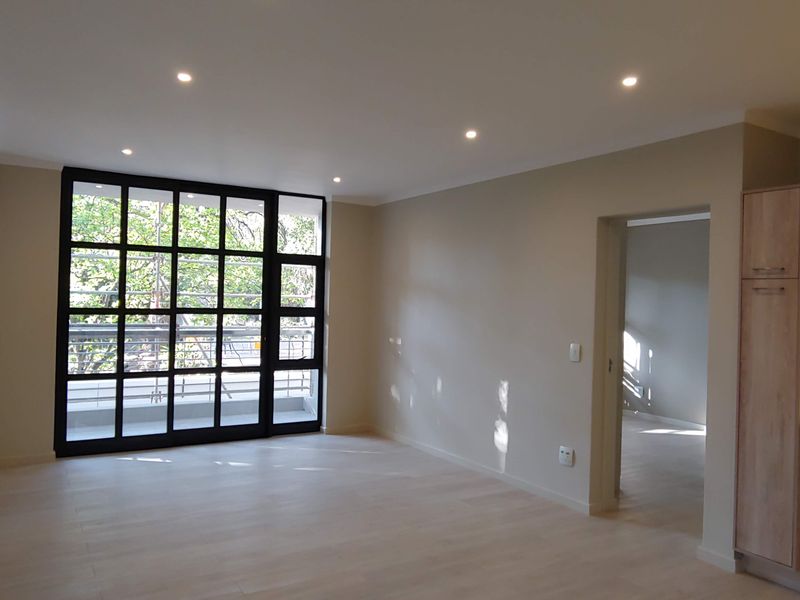 High-end 2 bed 2 bath apartment in The Galleries in the hub of Rosebank - Photo 1