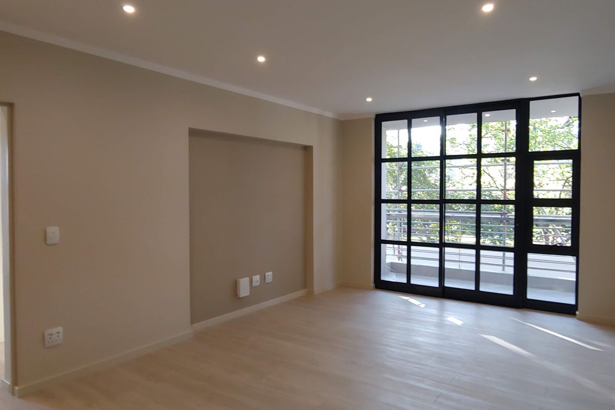 High-end 2 bed 2 bath apartment in The Galleries in the hub of Rosebank - Photo 2