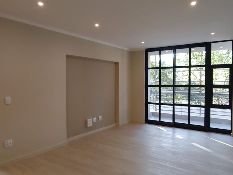 High-end 2 bed 2 bath apartment in The Galleries in the hub of Rosebank - Photo 2