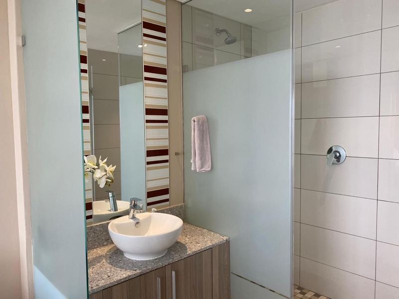 Modern and Comfortable living 2 Bed 2 Bath Apartment in Rosebank - Photo 10