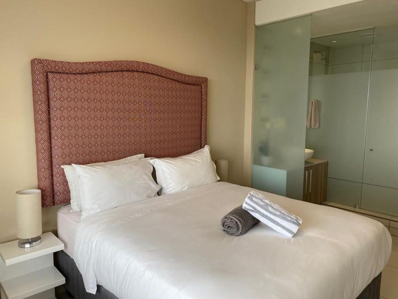 Modern and Comfortable living 2 Bed 2 Bath Apartment in Rosebank - Photo 6