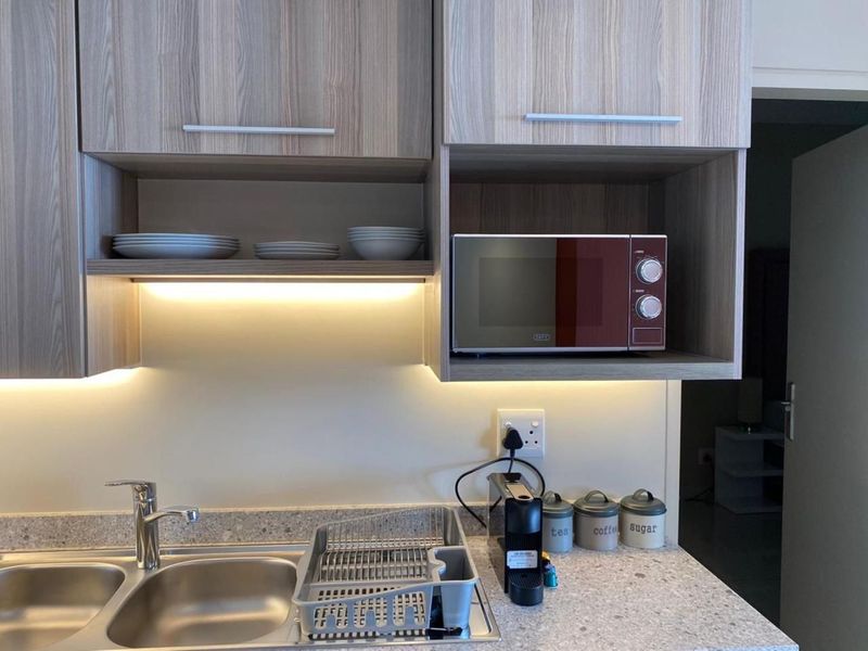 Modern and Comfortable living 2 Bed 2 Bath Apartment in Rosebank - Photo 5