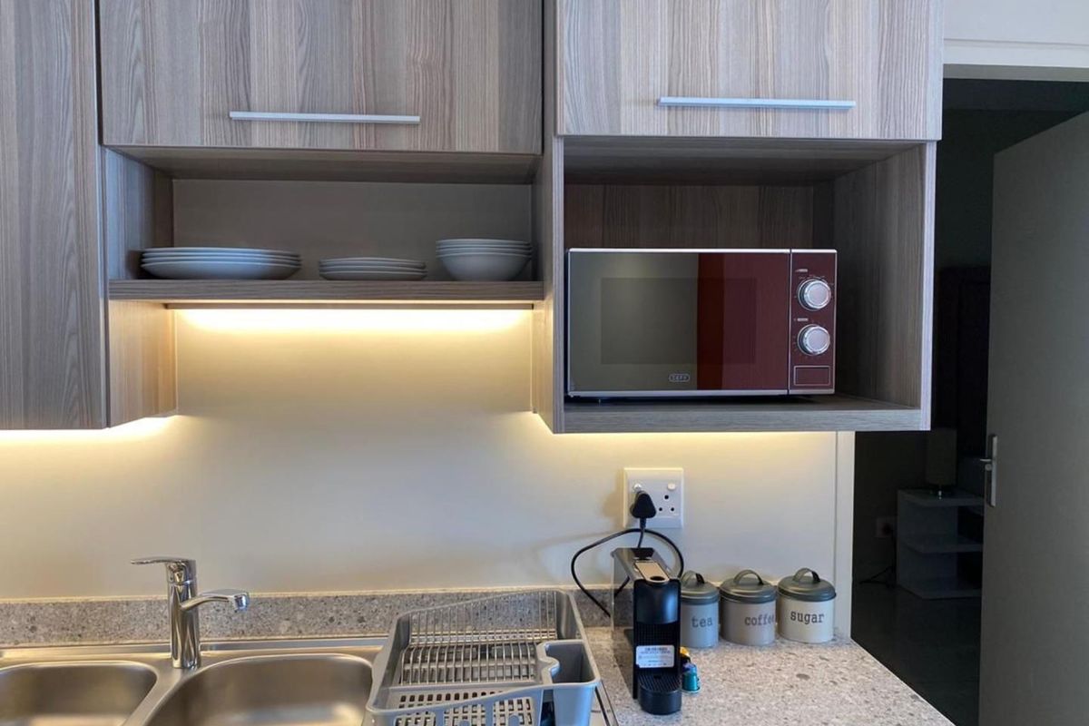 Modern and Comfortable living 2 Bed 2 Bath Apartment in Rosebank - Photo 5