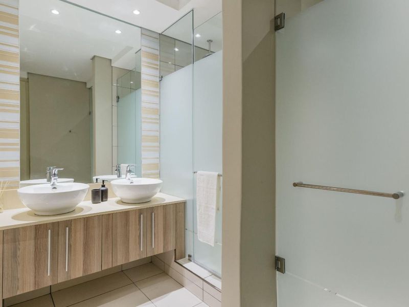 Luxury Apartments for Investors and Professionals - Stylish 2 Bed 2 Bath Apartment - Photo 5