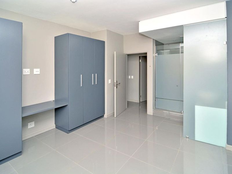 Sophisticated 2 Bed 2 Bath Apartment with a Prestigious Address - Photo 8