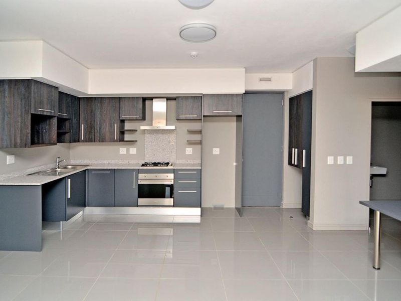 Sophisticated 2 Bed 2 Bath Apartment with a Prestigious Address - Photo 5