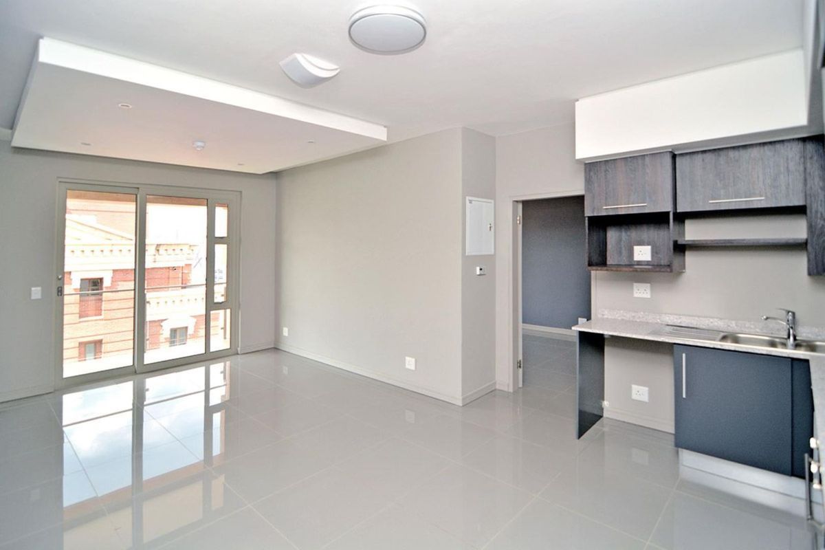 Sophisticated 2 Bed 2 Bath Apartment with a Prestigious Address - Photo 2