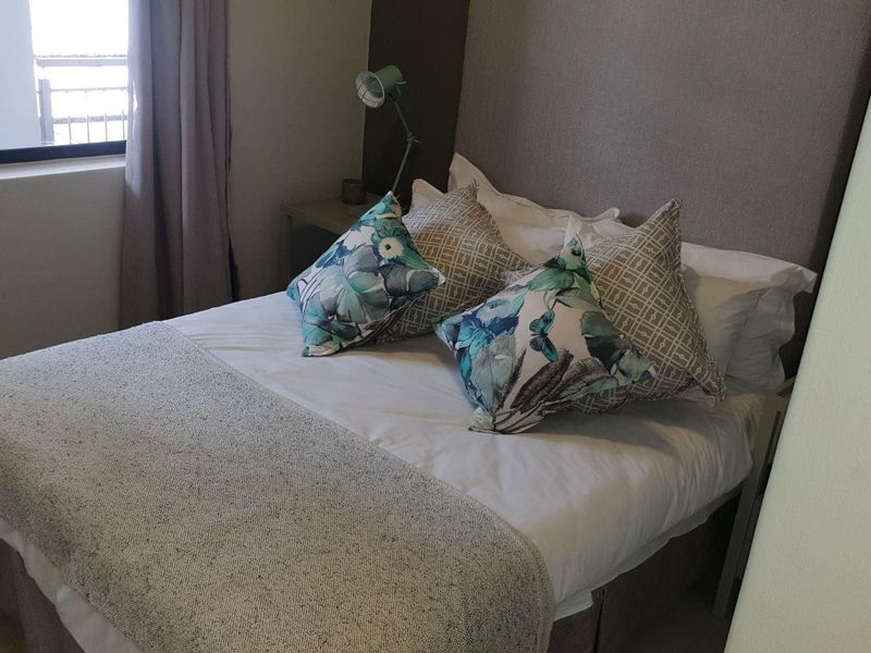 Ultra Modern 2 Bedroom 2 Bathroom Apartment in Rivonia - Photo 10