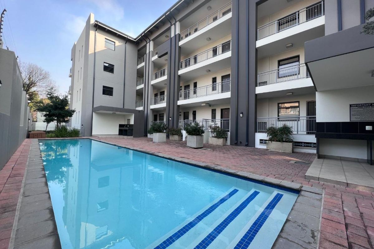 Ultra Modern 2 Bedroom 2 Bathroom Apartment in Rivonia - Photo 2