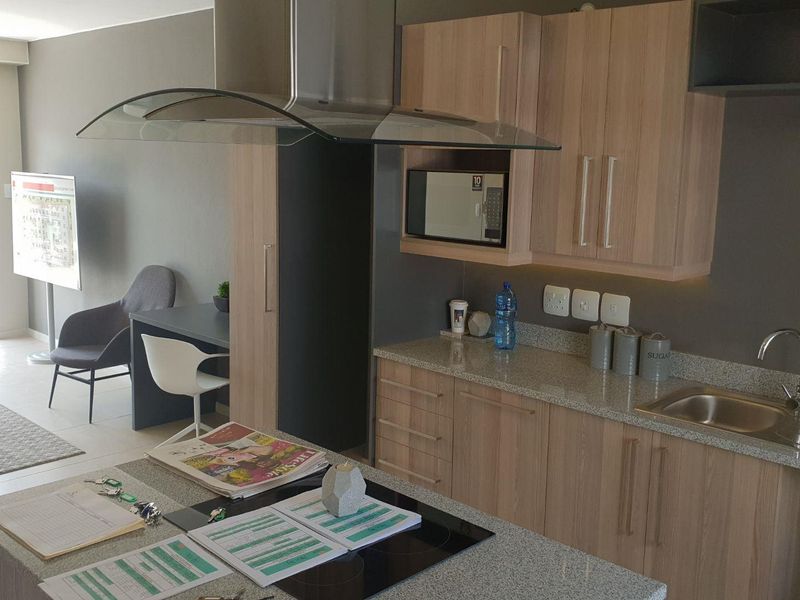 Ultra Modern 2 Bedroom 2 Bathroom Apartment in Rivonia - Photo 6