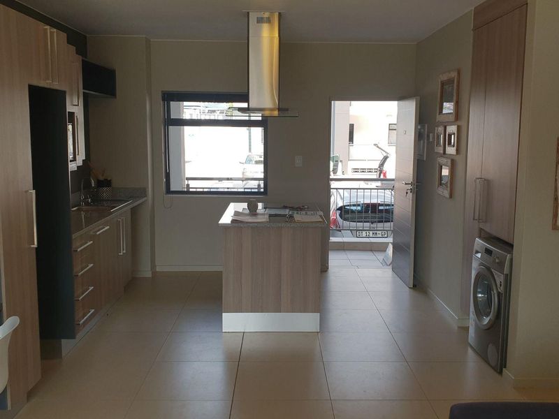 Ultra Modern 2 Bedroom 2 Bathroom Apartment in Rivonia - Photo 7