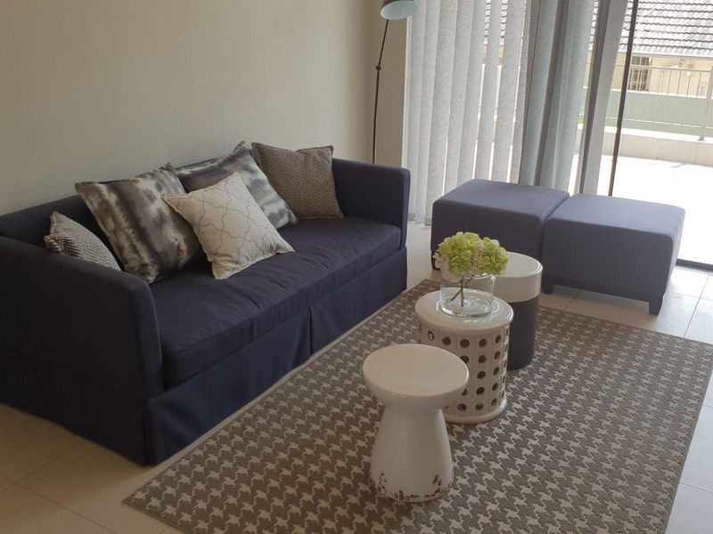 Ultra Modern 2 Bedroom 2 Bathroom Apartment in Rivonia - Photo 3