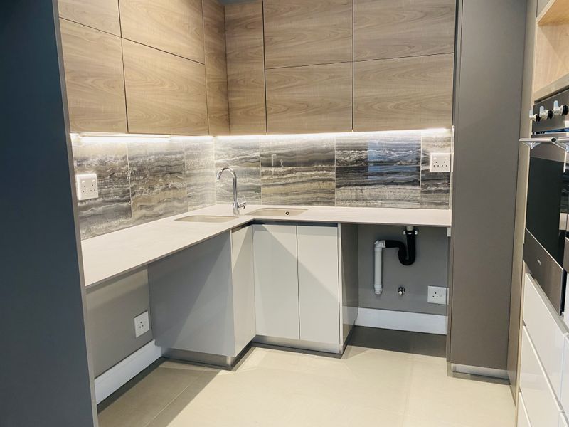 Stunning Penthouse Apartment with Views Across Joburg - Photo 7