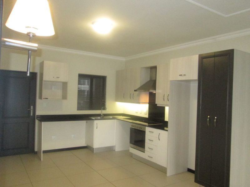 A north facing 2 bedrooms 2 bathrooms with a Balcony - Photo 8