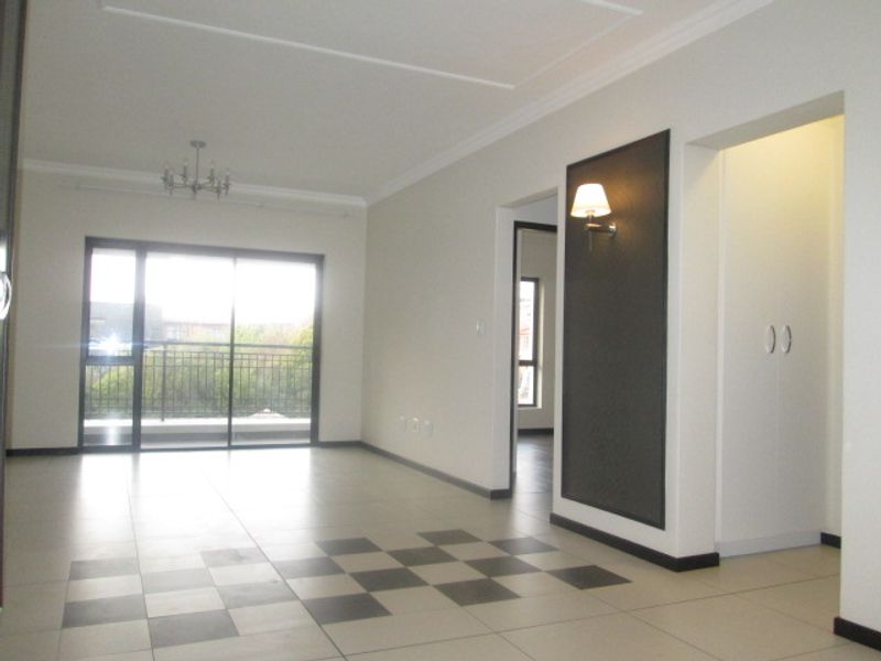 A north facing 2 bedrooms 2 bathrooms with a Balcony - Photo 6