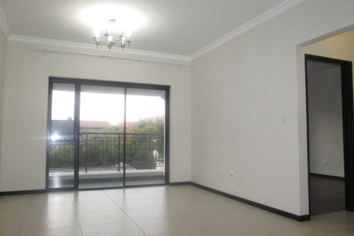 A north facing 2 bedrooms 2 bathrooms with a Balcony - Photo 4