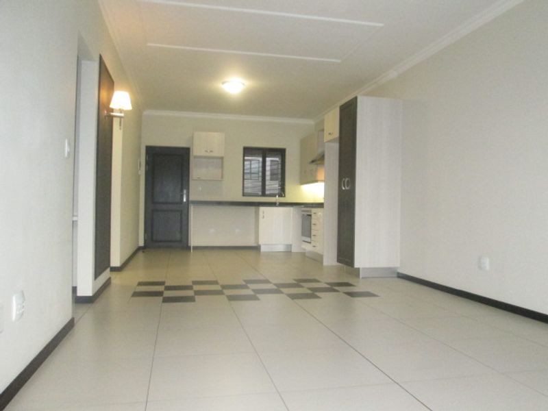 A north facing 2 bedrooms 2 bathrooms with a Balcony - Photo 10