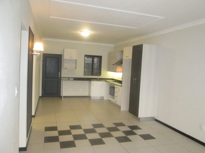 A north facing 2 bedrooms 2 bathrooms with a Balcony - Photo 9