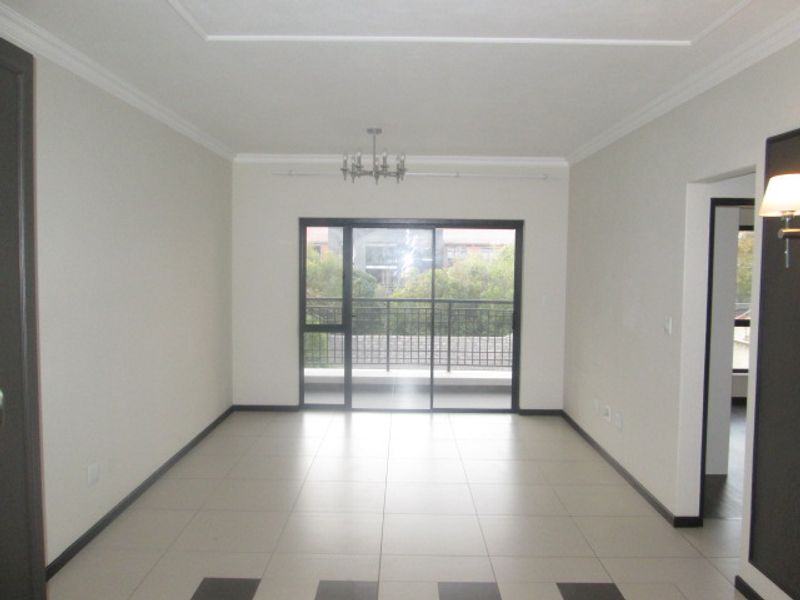 A north facing 2 bedrooms 2 bathrooms with a Balcony - Photo 5