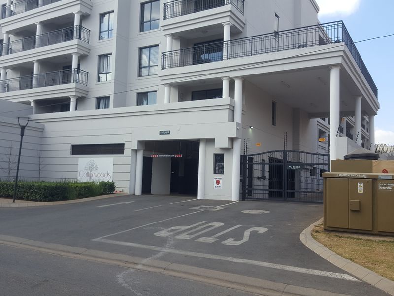 A north facing 2 bedrooms 2 bathrooms with a Balcony - Photo 2