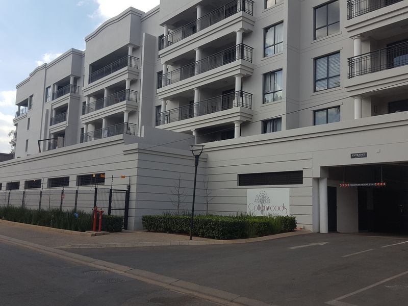 A north facing 2 bedrooms 2 bathrooms with a Balcony - Photo 3