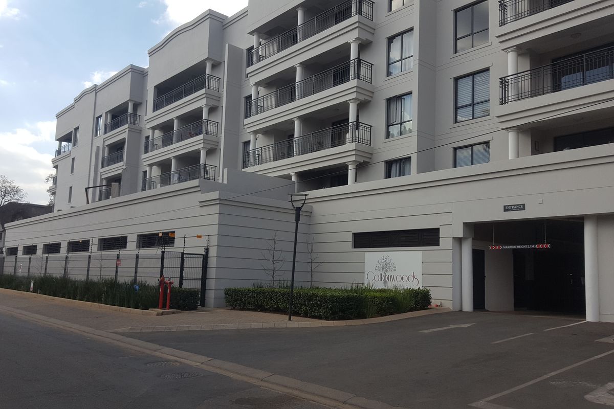 A north facing 2 bedrooms 2 bathrooms with a Balcony - Photo 3