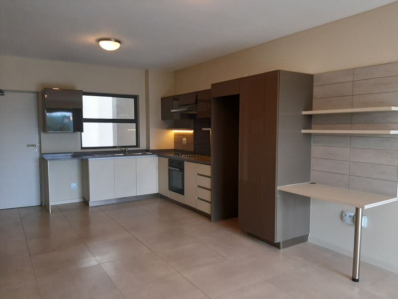 Stylish And Modern 2 Bed 2 Bath Top Floor Apartment - Photo 9