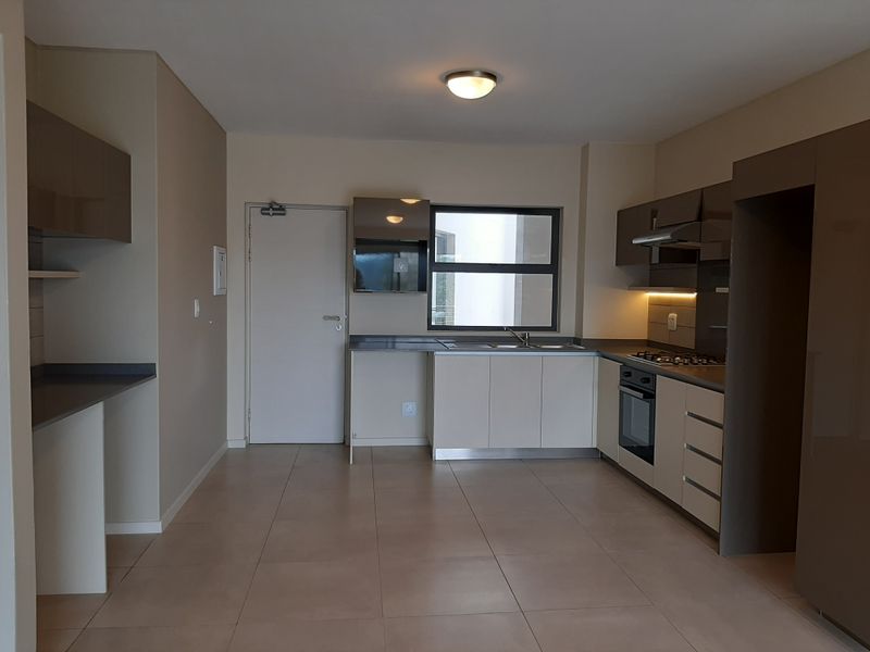 Stylish And Modern 2 Bed 2 Bath Top Floor Apartment - Photo 8