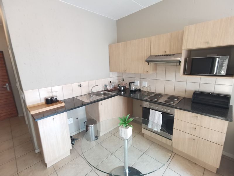 Modern 2 Bedroom First Floor Unit for Sale – Ferndale - Photo 4