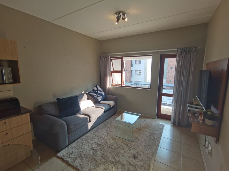 Modern 2 Bedroom First Floor Unit for Sale – Ferndale - Photo 3