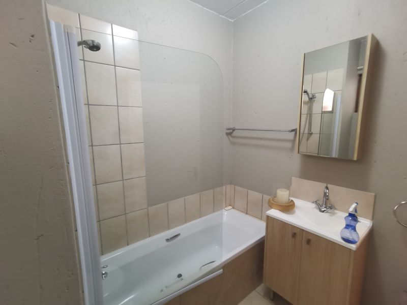 Modern 2 Bedroom First Floor Unit for Sale – Ferndale - Photo 8