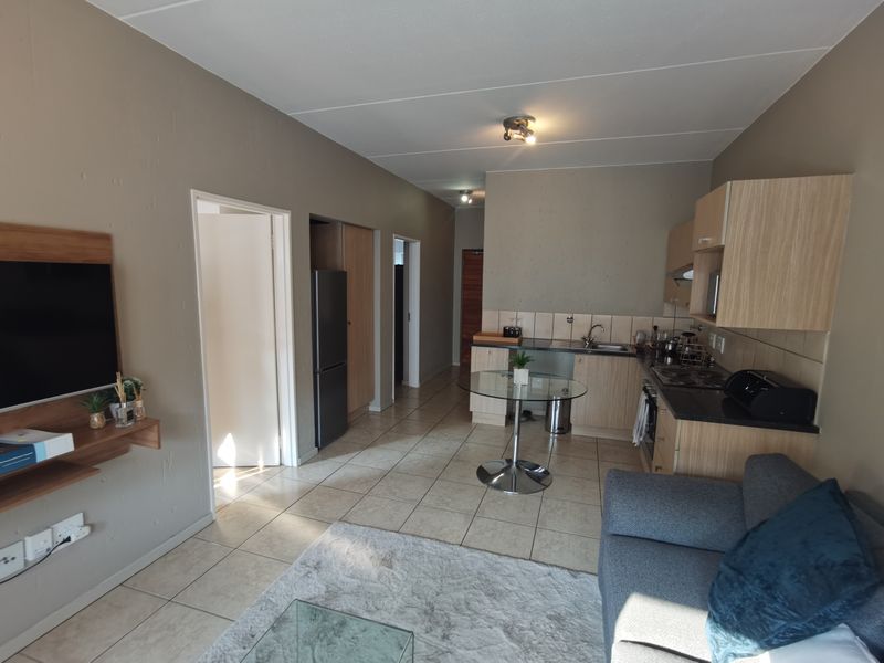 Modern 2 Bedroom First Floor Unit for Sale – Ferndale - Photo 2